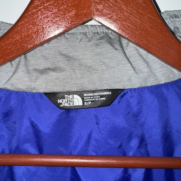 The North Face Gray Quilted Jacket - Picture 5 of 5